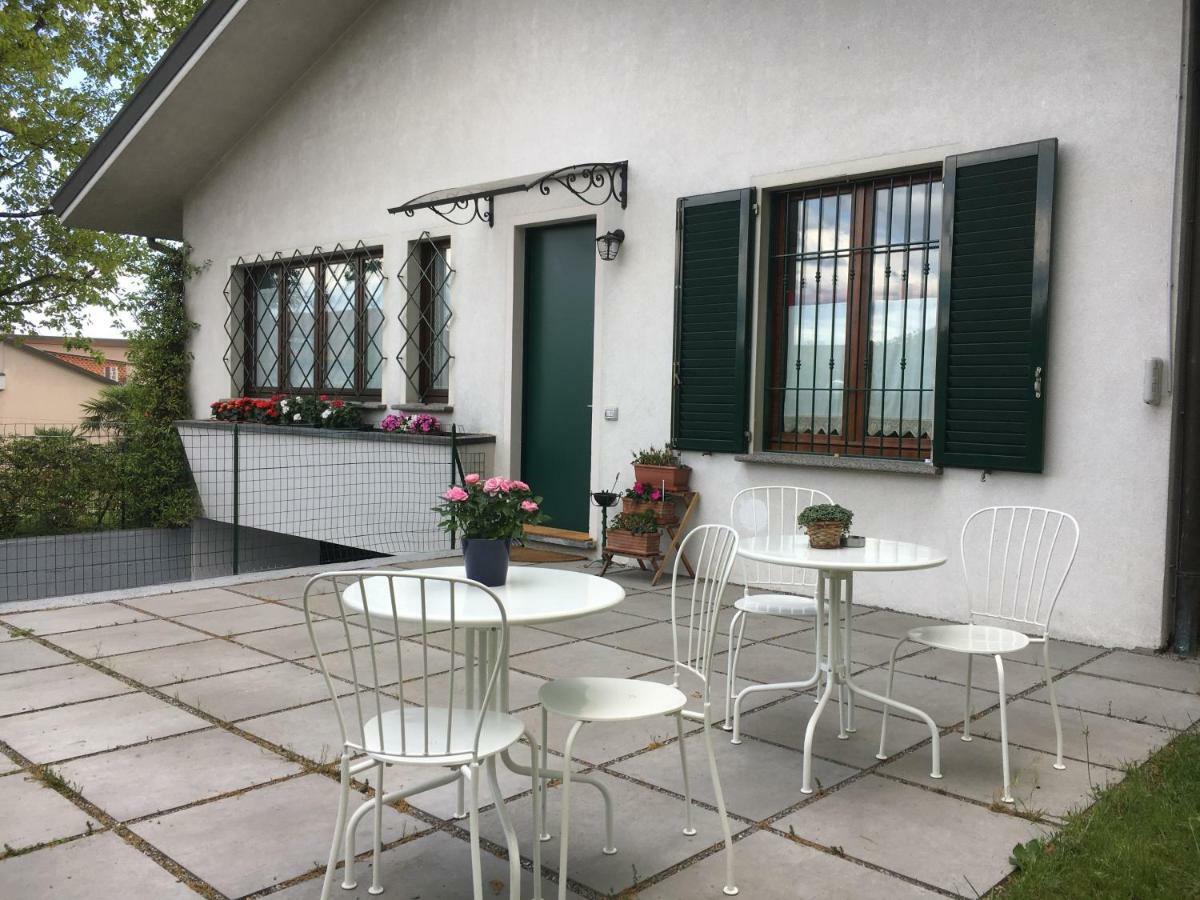 Elleboro Acomodação com café da manhã Carugo Exterior foto