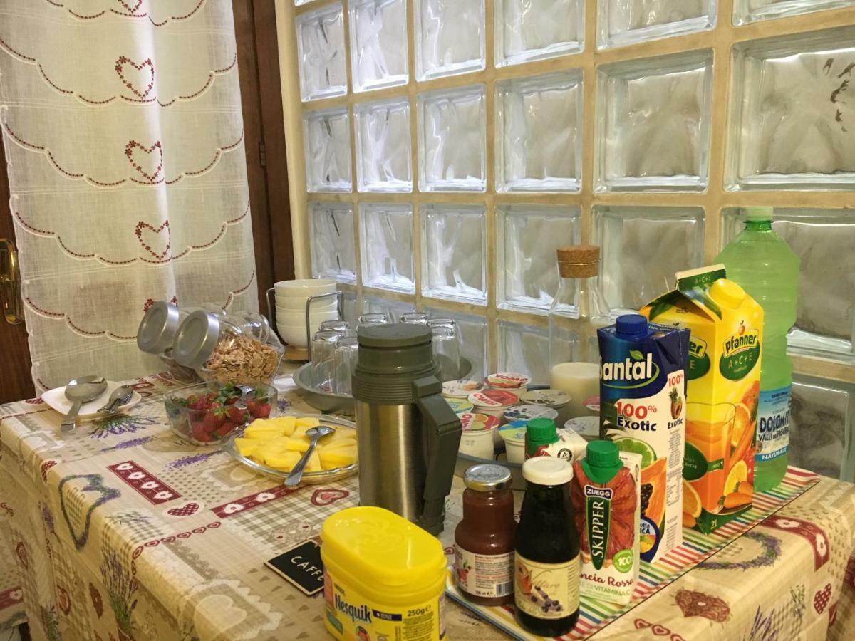 Elleboro Acomodação com café da manhã Carugo Exterior foto
