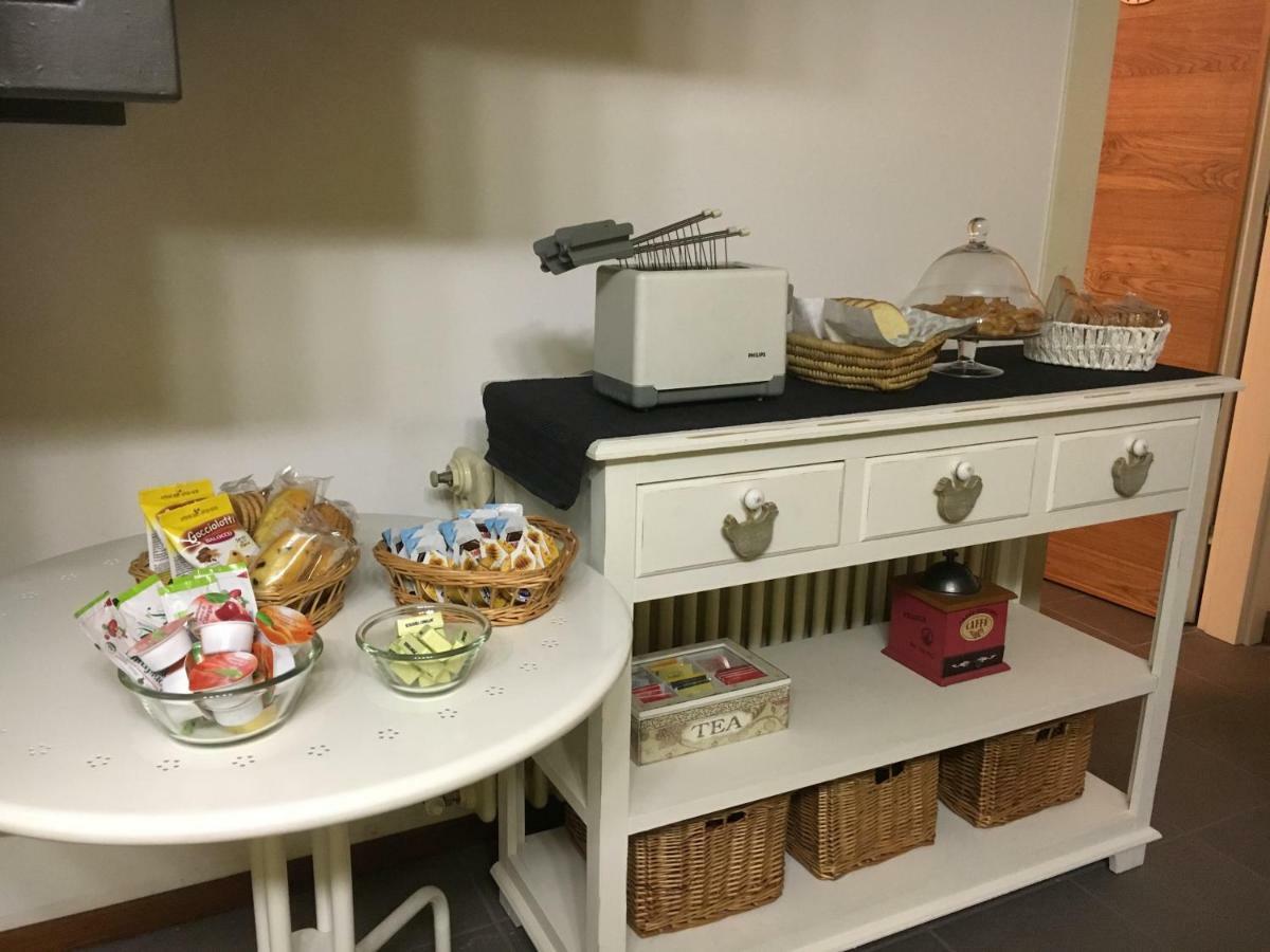 Elleboro Acomodação com café da manhã Carugo Exterior foto